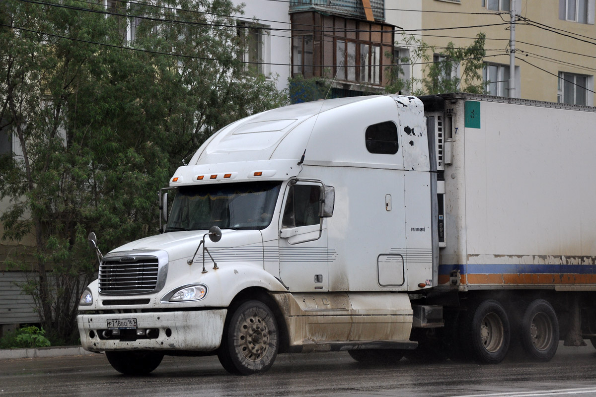 Ростовская область, № Р 718 ВО 161 — Freightliner Columbia