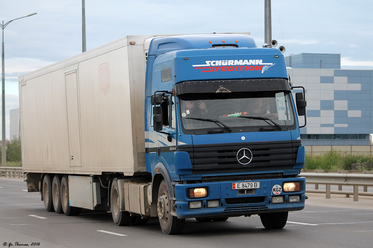 Киргизия, № E 8479 B — Mercedes-Benz SK 1844; Киргизия, № 1693 BAP — Schmitz Cargobull (общая модель)