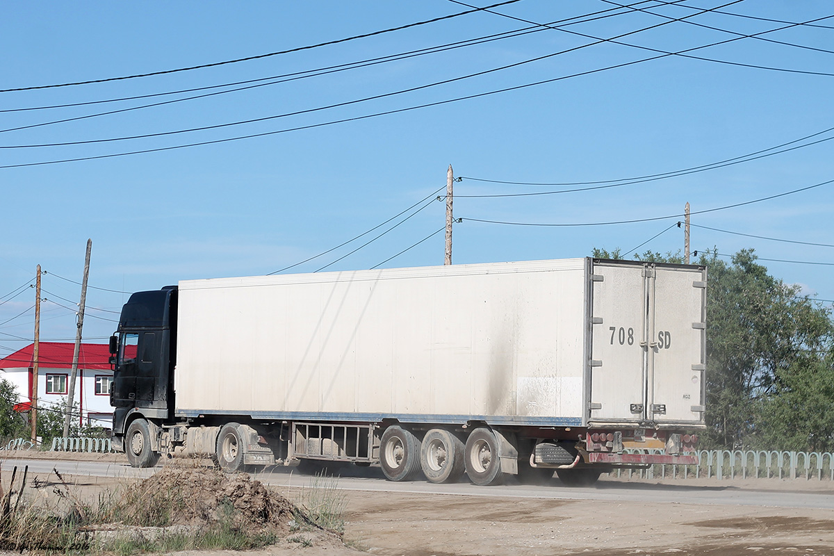 Киргизия, № S 9227 AS — DAF XF95 FT; Киргизия, № 708 SD — Schmitz Cargobull S.KO (общая модель)