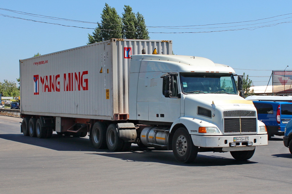 Одесская область, № ВН 4064 ЕТ — Volvo VNL610