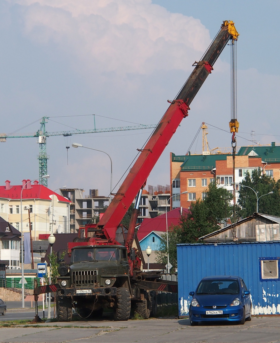 Ханты-Мансийский автоном.округ, № Т 176 УЕ 86 — Урал-5557-10