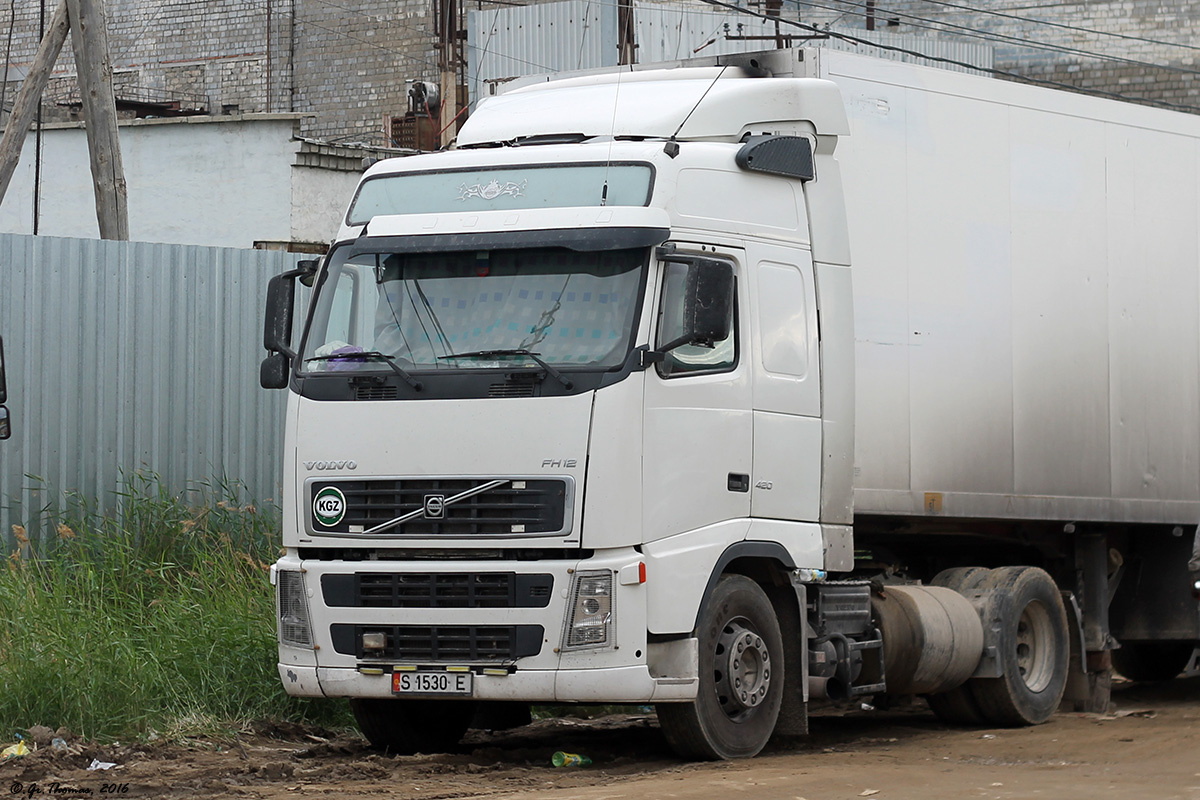 Киргизия, № S 1530 E — Volvo ('2002) FH12.420