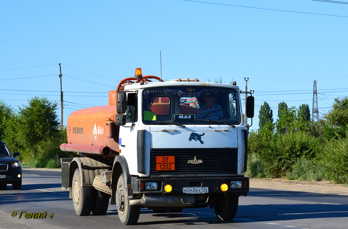 Волгоградская область, № В 043 ВХ 134 — МАЗ-533702