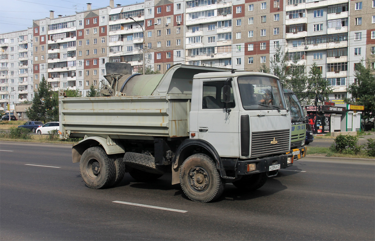 Москва, № Р 239 ХР 77 — МАЗ-555102