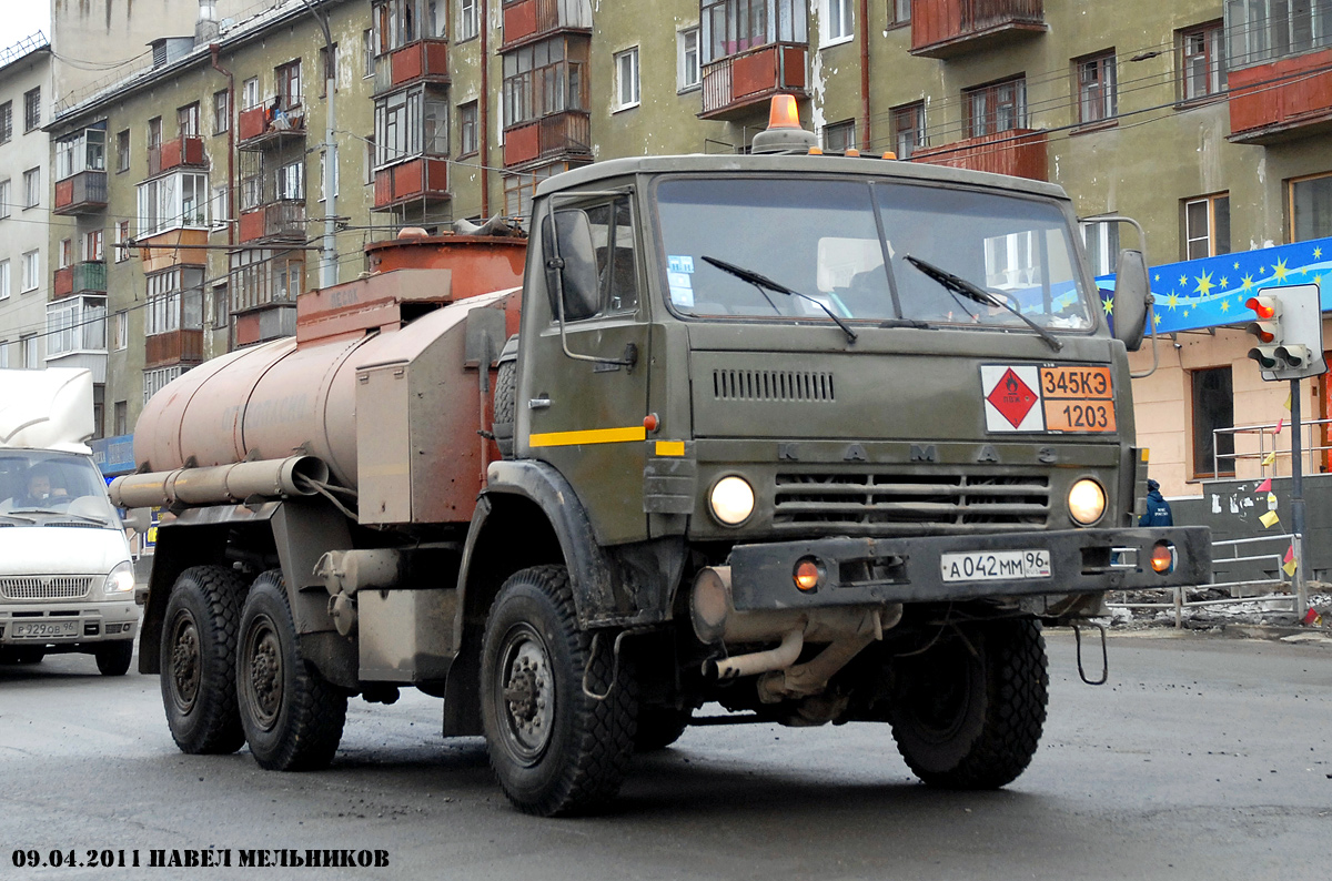 Свердловская область, № А 042 ММ 96 — КамАЗ-4310