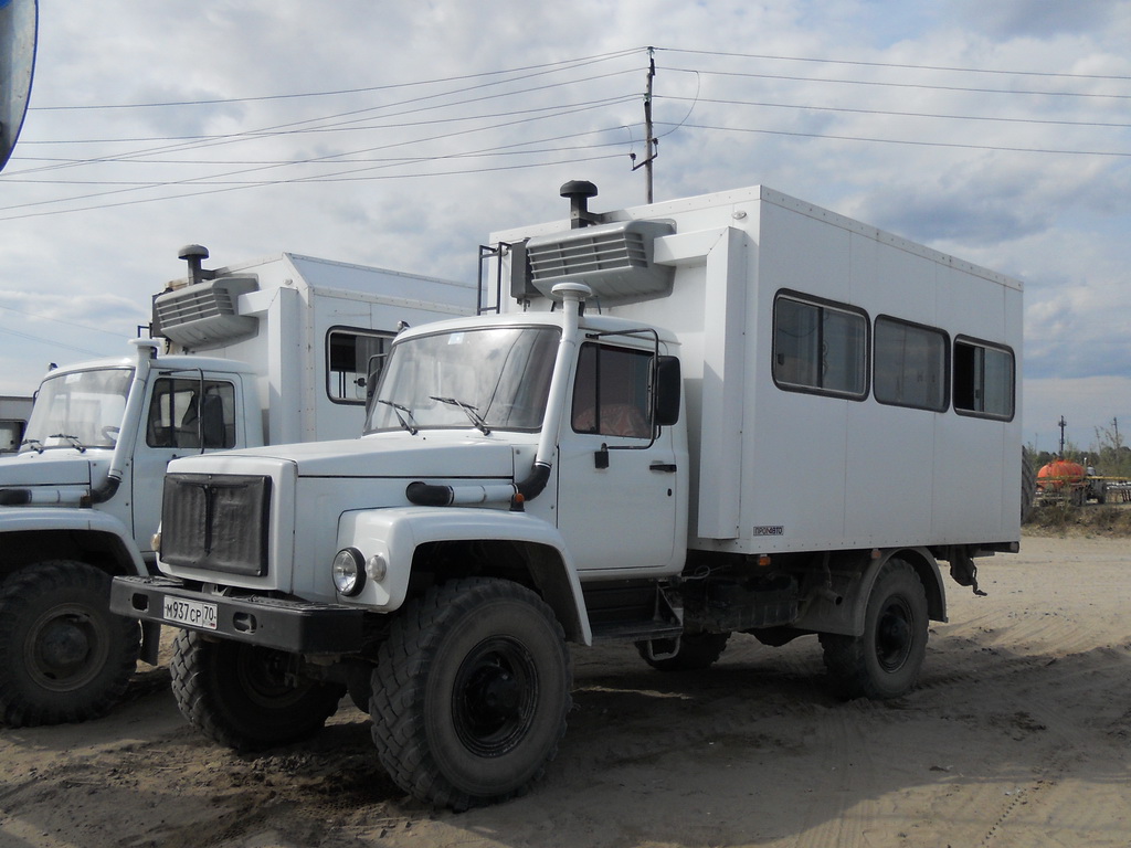 Ханты-Мансийский автоном.округ, № М 937 СР 70 — ГАЗ-33081 «Садко»