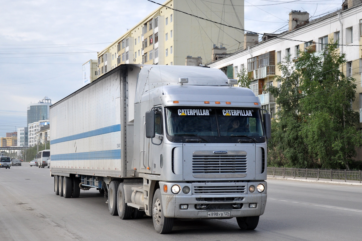 Приморский край, № К 898 УВ 125 — Freightliner Argosy