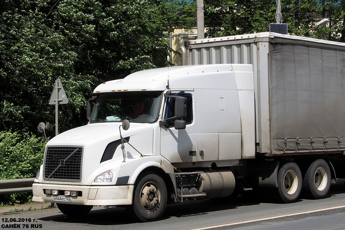 Краснодарский край, № Н 444 КС 123 — Volvo VNL630