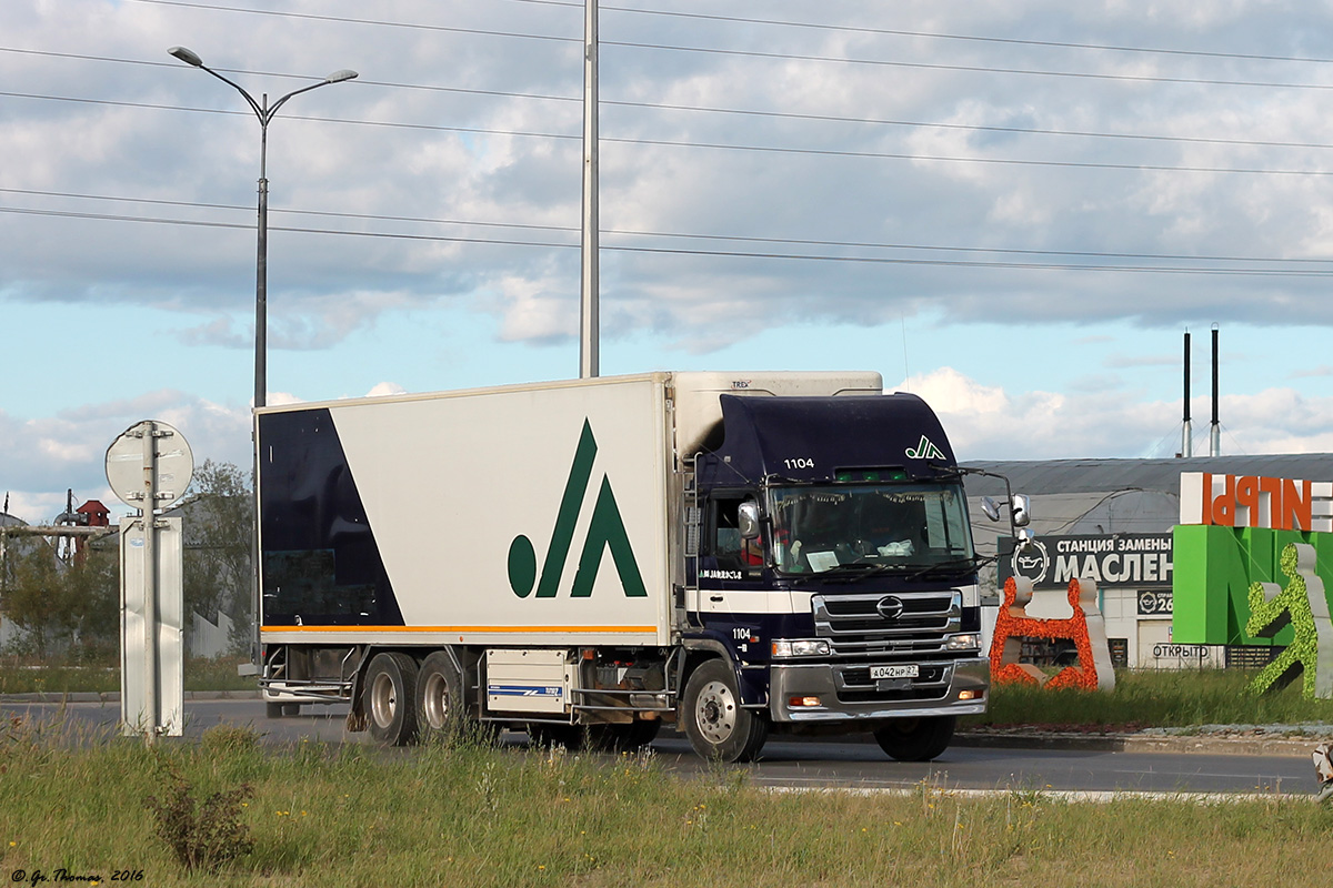 Хабаровский край, № А 042 НР 27 — Hino Profia