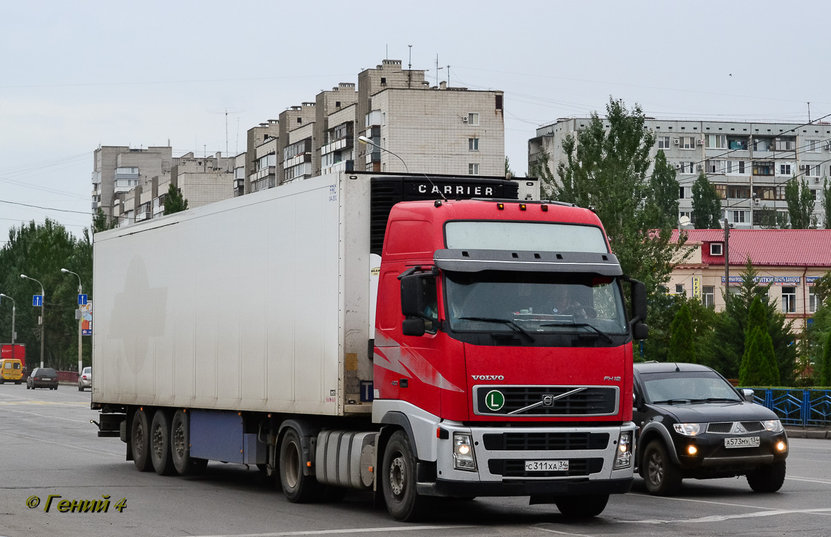 Волгоградская область, № С 311 ХА 34 — Volvo ('2002) FH12.420