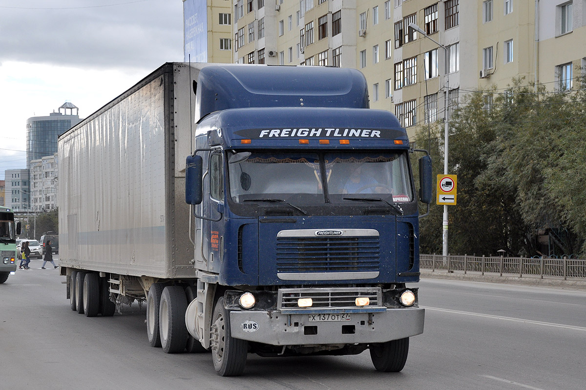 Хабаровский край, № Х 137 ОТ 27 — Freightliner Argosy