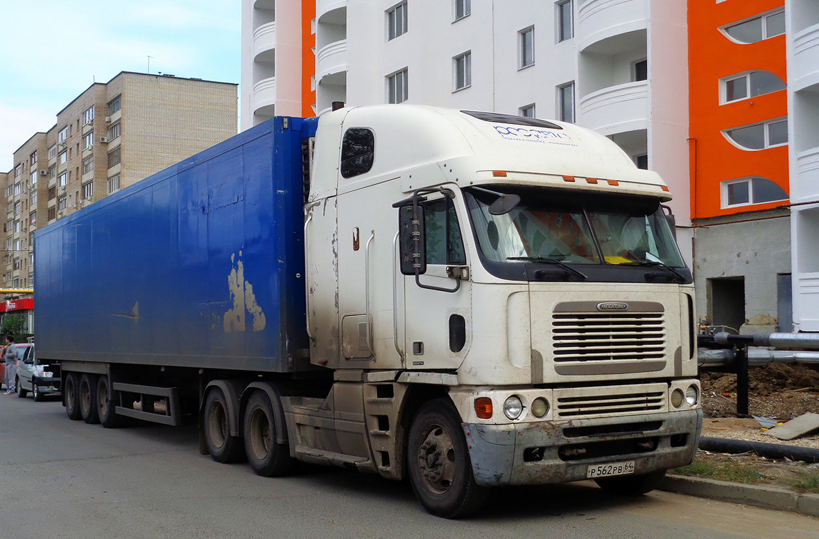 Саратовская область, № Р 562 РВ 64 — Freightliner Argosy