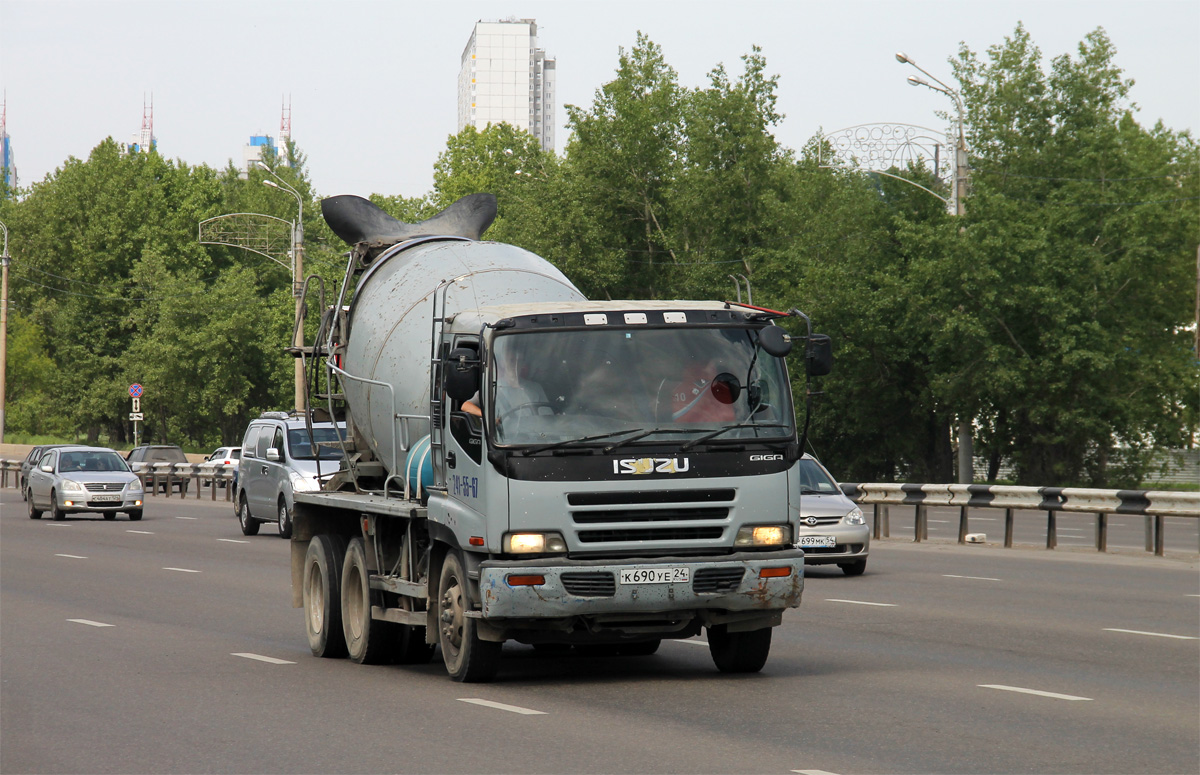 Красноярский край, № К 690 УЕ 24 — Isuzu Giga (общая модель)