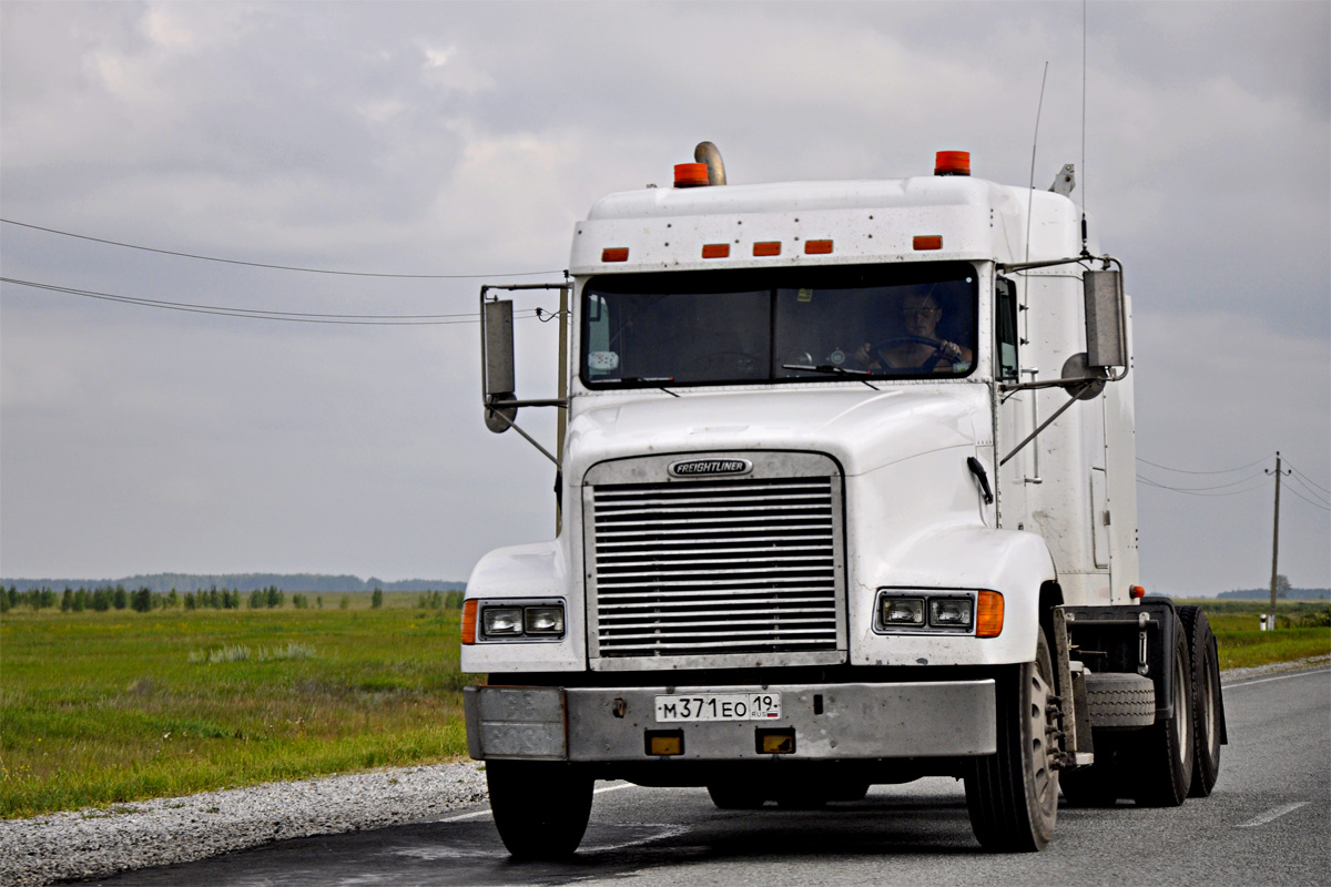 Хакасия, № М 371 ЕО 19 — Freightliner FLD