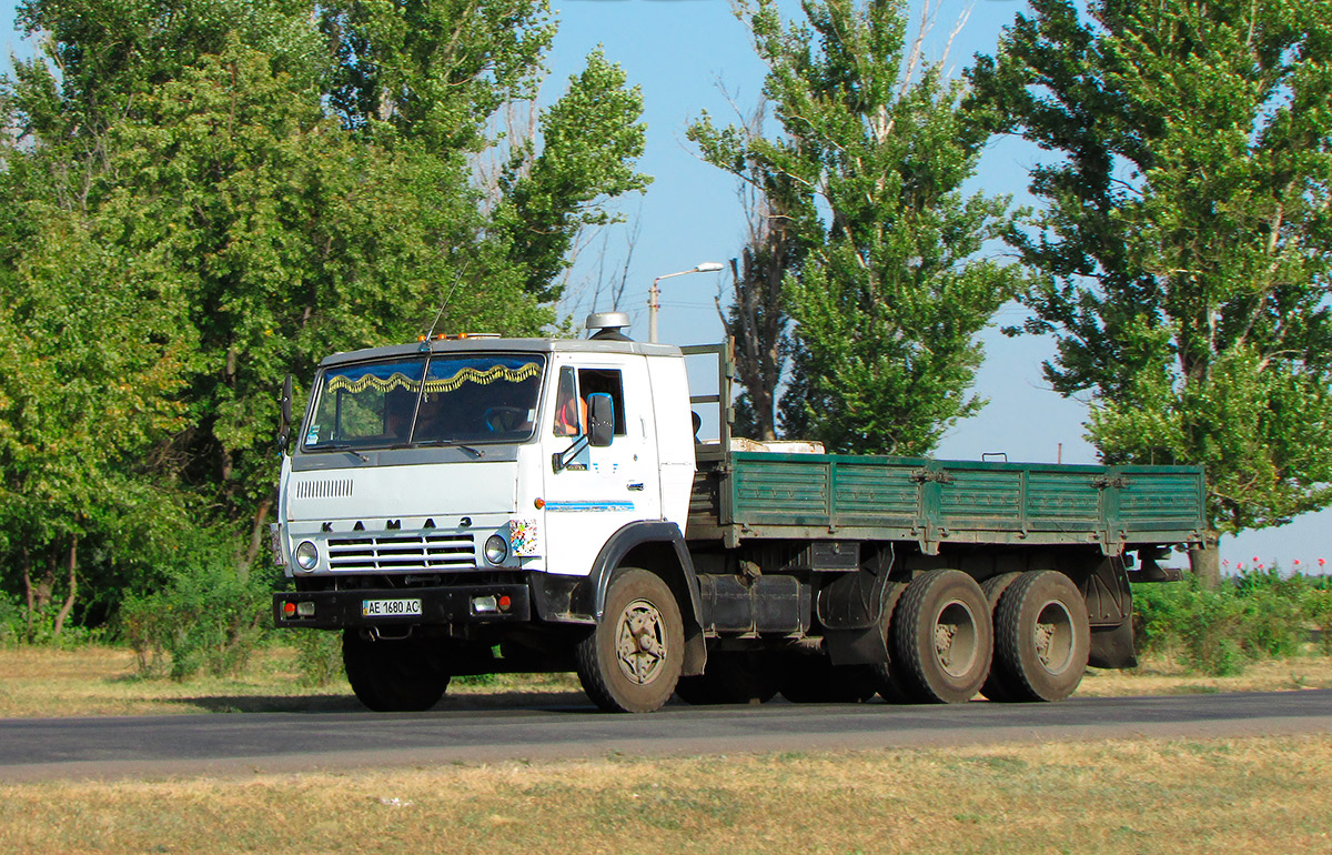 Днепропетровская область, № АЕ 1680 АС — КамАЗ-53212