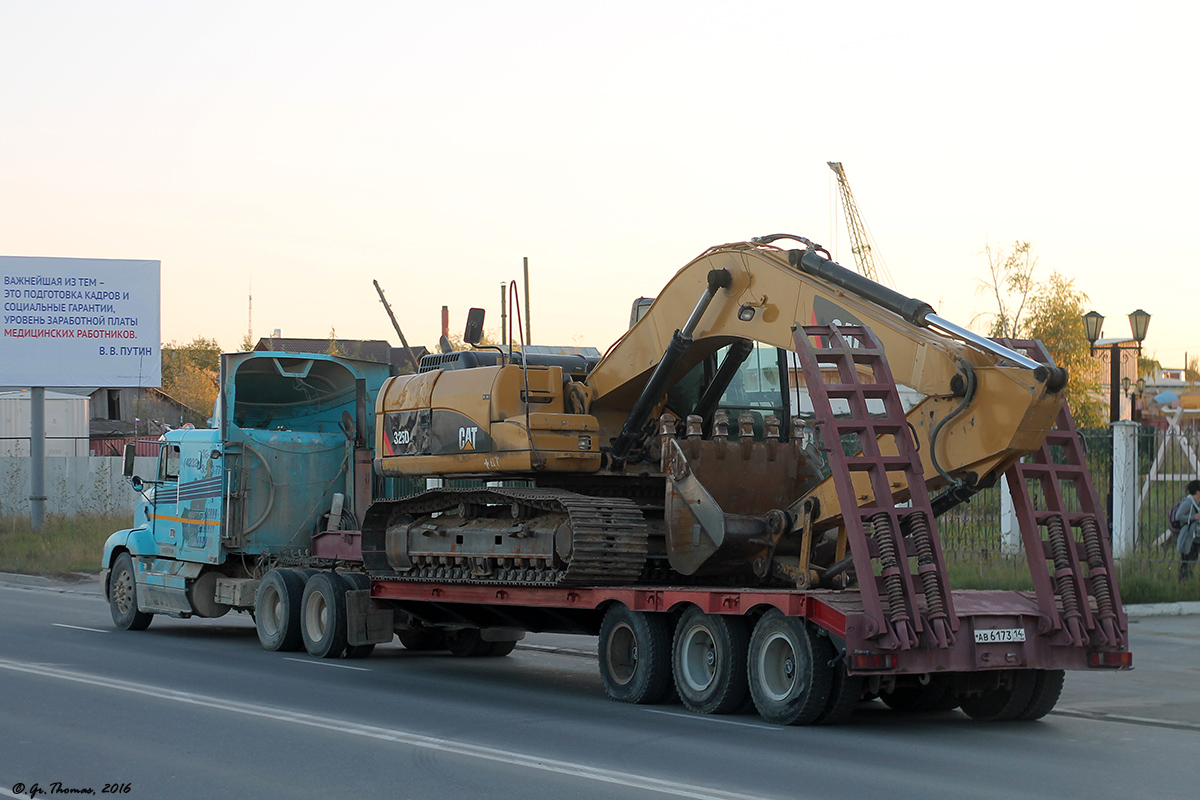 Саха (Якутия), № Т 723 КМ 14 — Freightliner FLD 112