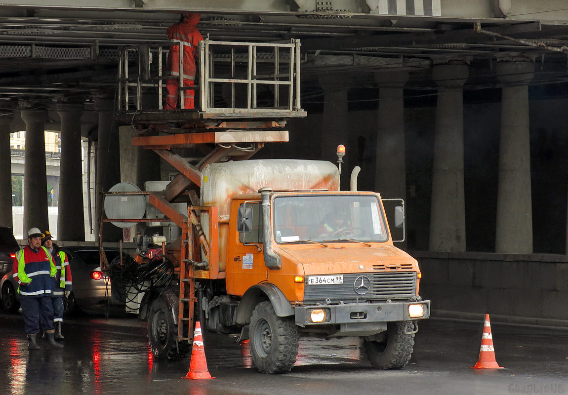 Москва, № Е 364 СМ 99 — Mercedes-Benz Unimog U1400