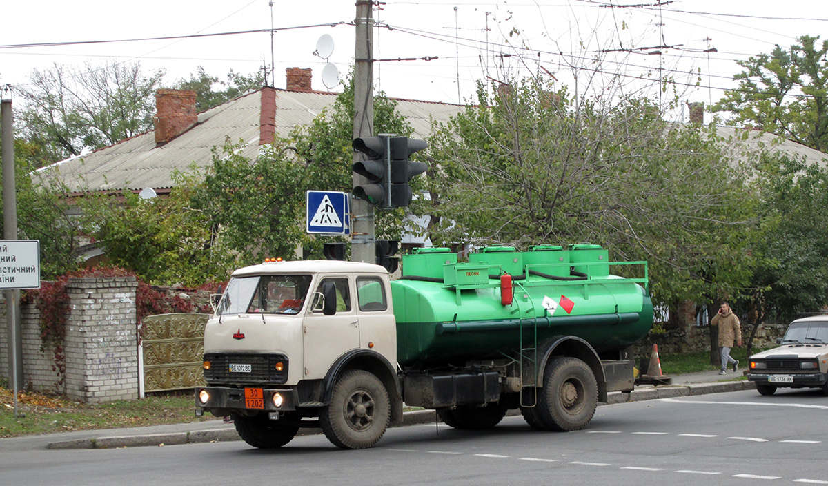 Николаевская область, № ВЕ 4072 ВС — МАЗ-5334