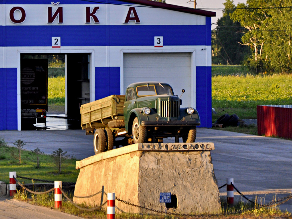 Омская область, № (55) Б/Н 0005 — УралЗИС-355М; Омская область — Автомобили на постаментах; Техника на постаментах, памятники (Омская область)