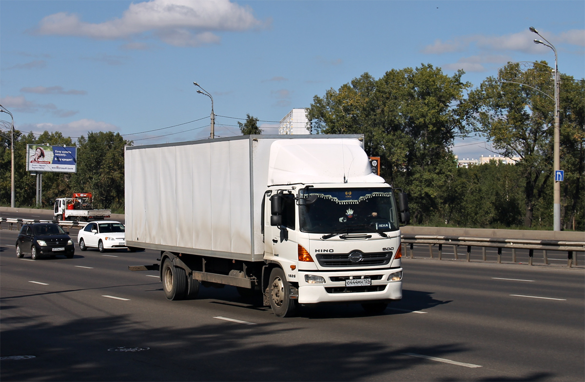 Красноярский край, № О 444 МН 124 — Hino 500