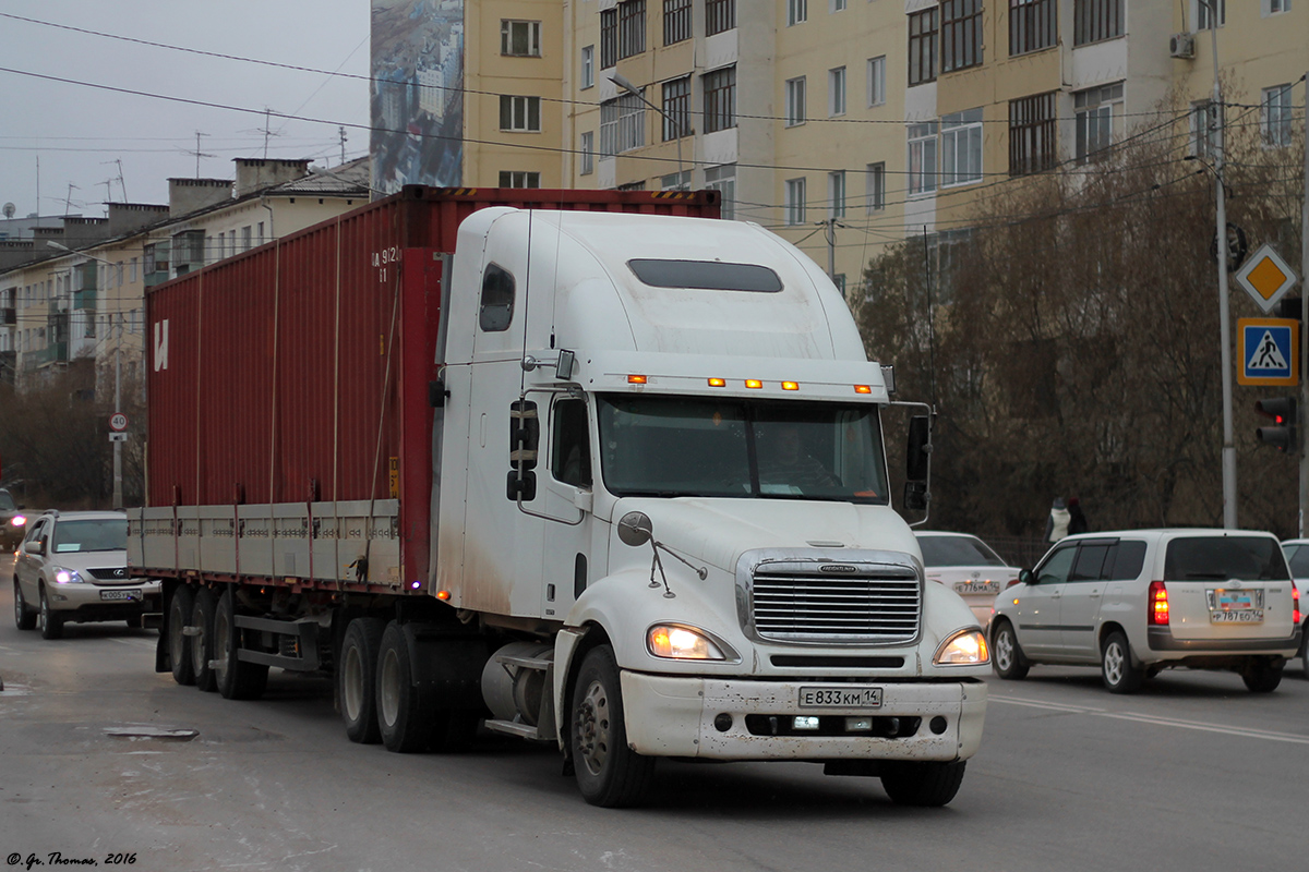 Саха (Якутия), № Е 833 КМ 14 — Freightliner Columbia