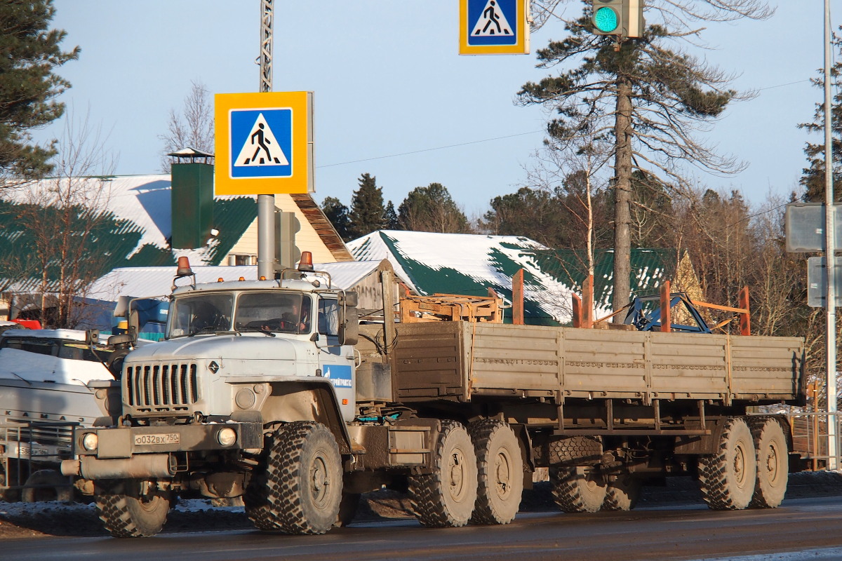 Ханты-Мансийский автоном.округ, № О 032 ВХ 750 — Урал-44202-60