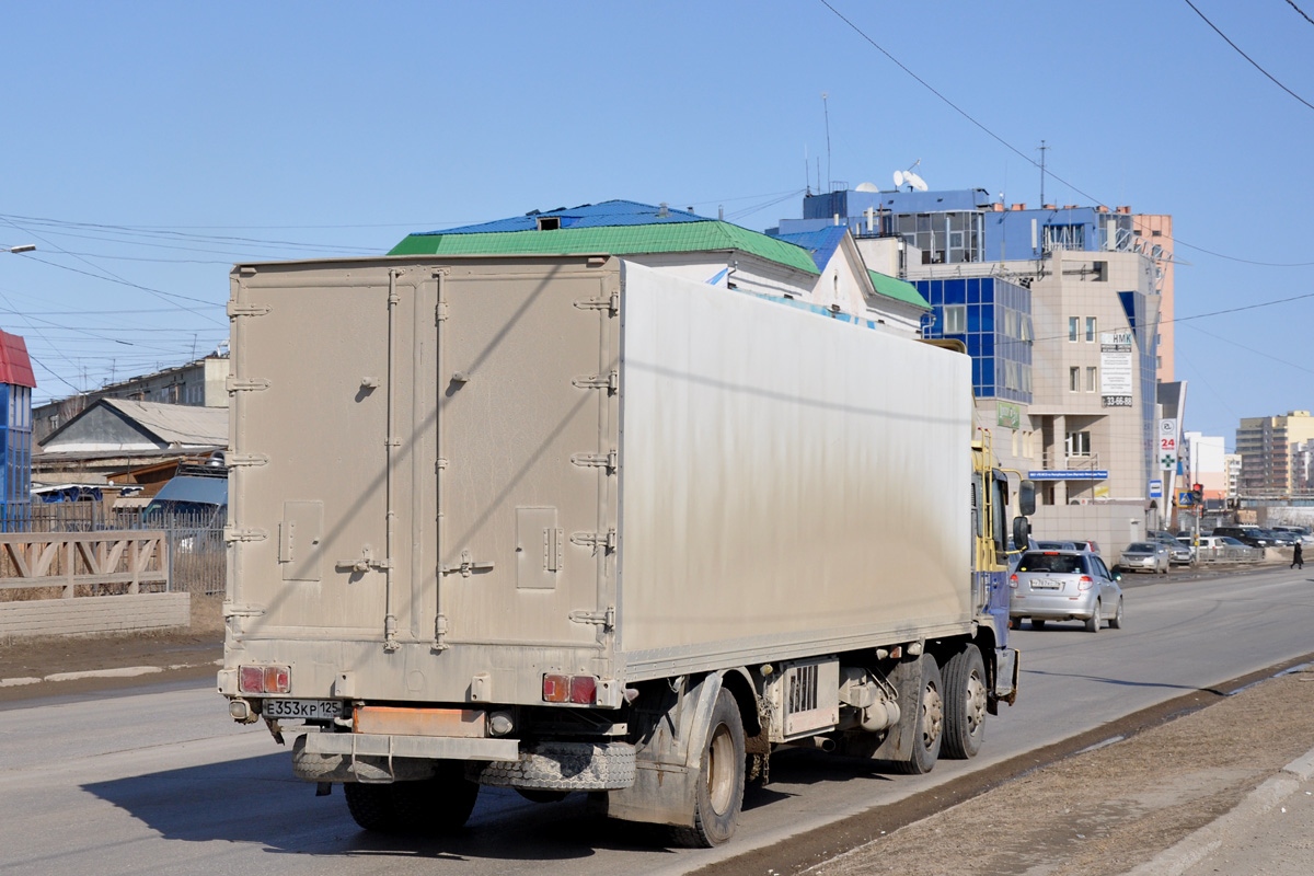 Приморский край, № Е 353 КР 125 — Hino FR