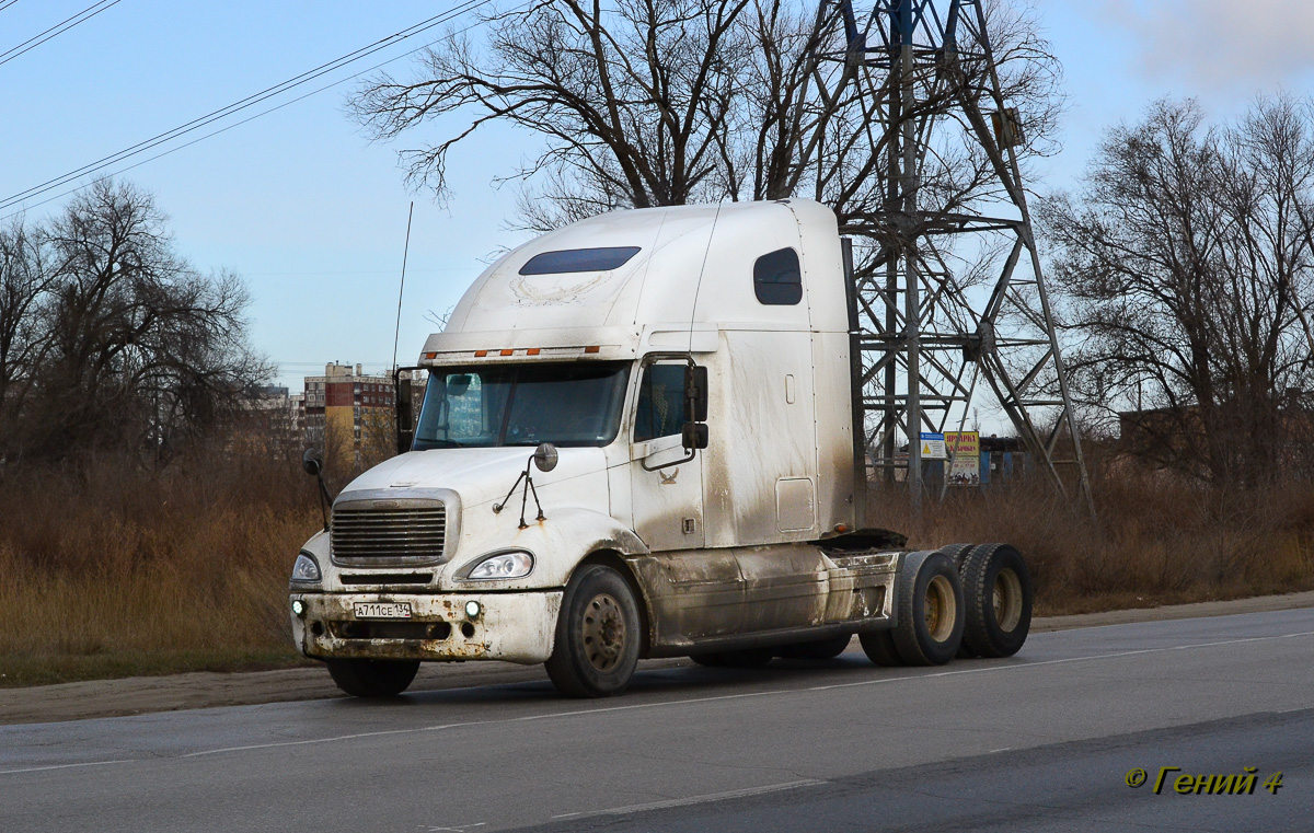 Волгоградская область, № А 711 СЕ 134 — Freightliner Columbia