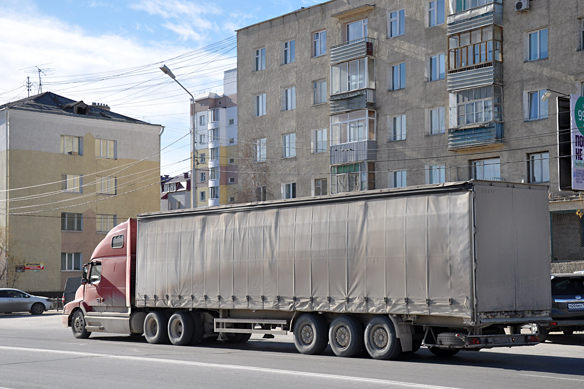 Омская область, № Т 160 СХ 55 — Volvo VNL660