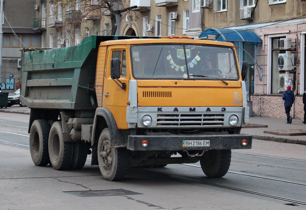 Одесская область, № ВН 2186 ЕМ — КамАЗ-5511