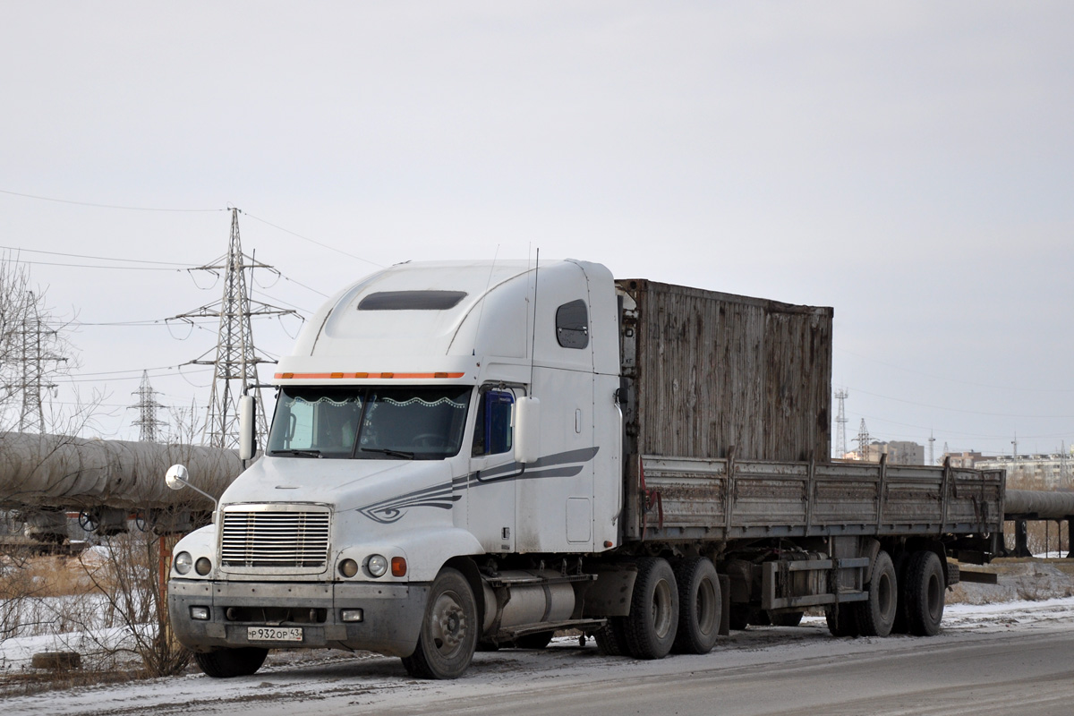 Кировская область, № Р 932 ОР 43 — Freightliner Century Class