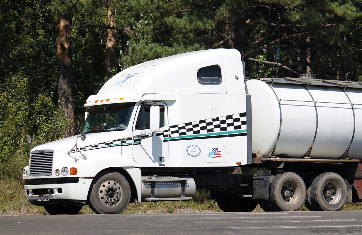 Алтайский край, № М 956 ХВ 22 — Freightliner Century Class; Ekaterinburg Truck Service (ETS) (Алтайский край)