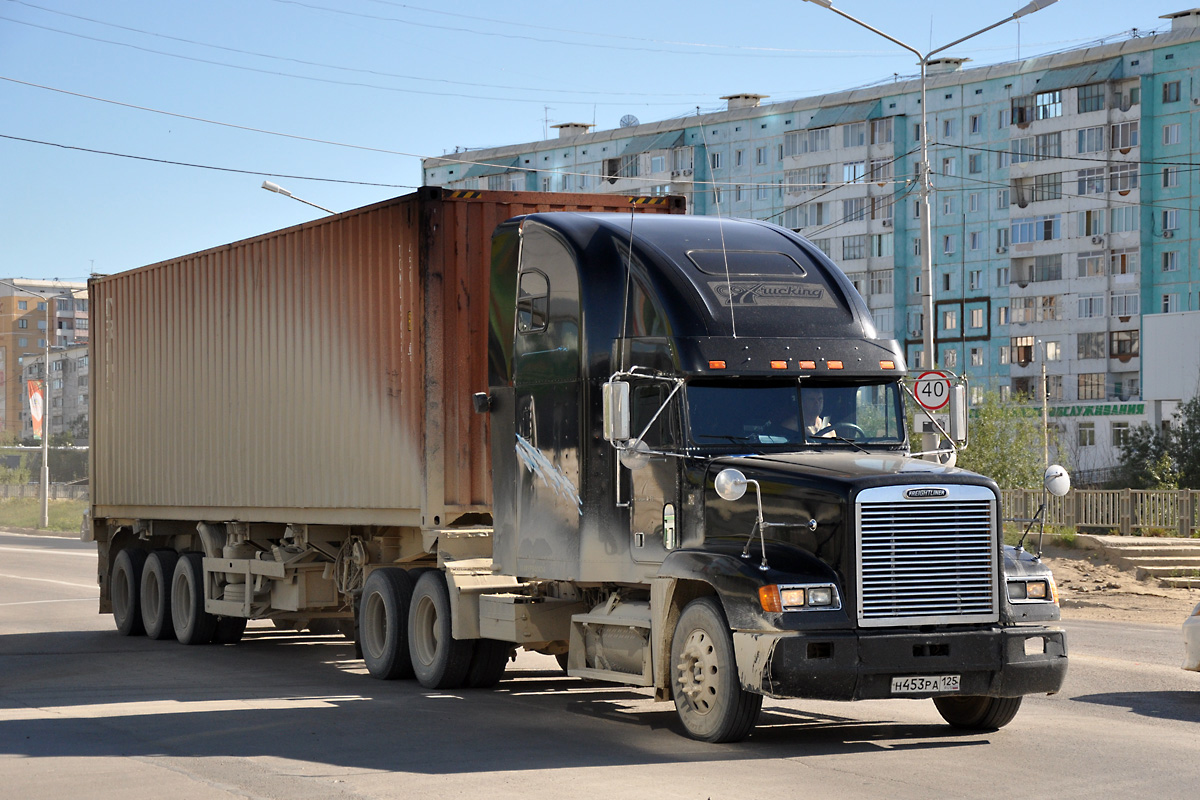 Приморский край, № Н 453 РА 125 — Freightliner FLD 120