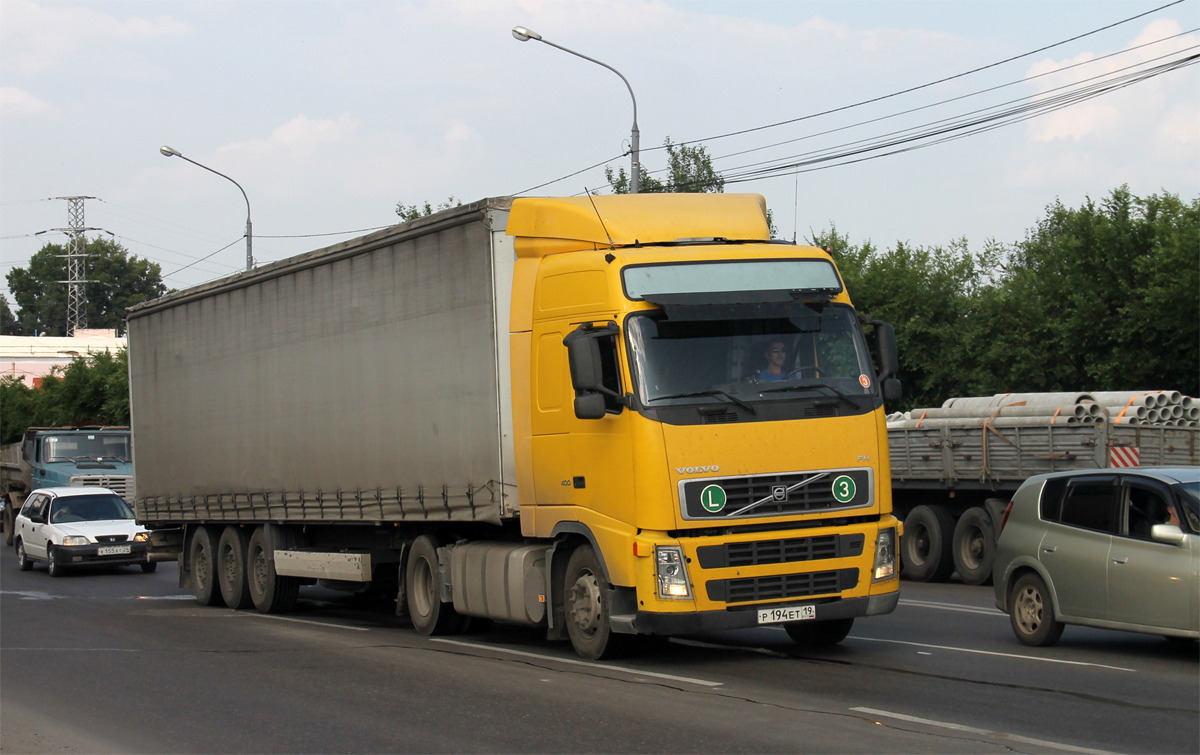 Хакасия, № Р 194 ЕТ 19 — Volvo ('2002) FH12.400