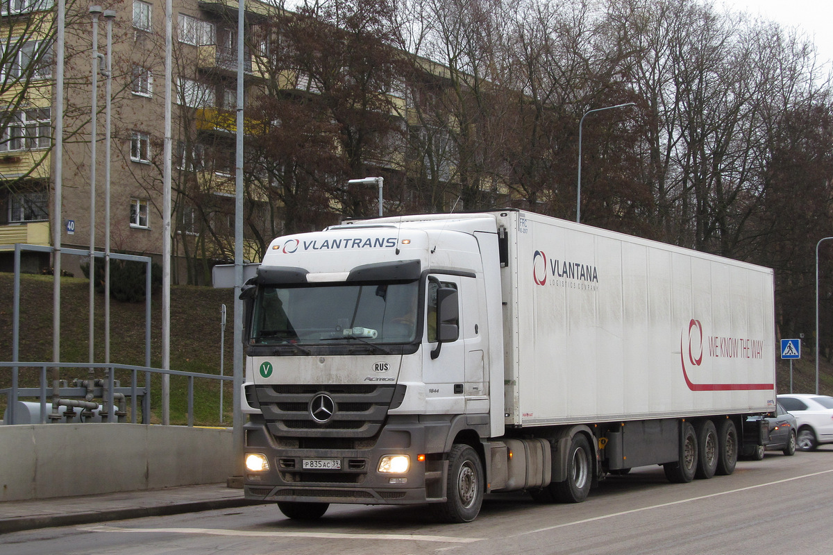 Калининградская область, № Р 835 АС 39 — Mercedes-Benz Actros ('2009) 1844