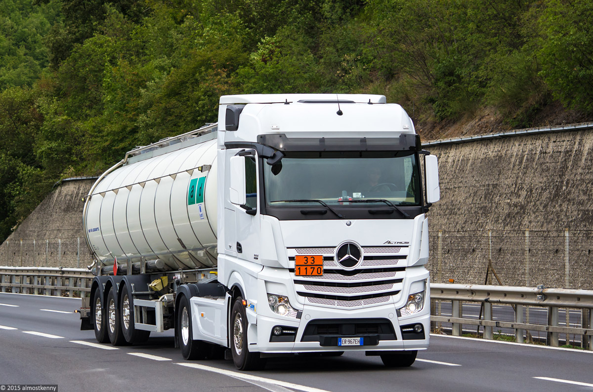 Италия, № ER 967EH — Mercedes-Benz Actros ('2011) 1851