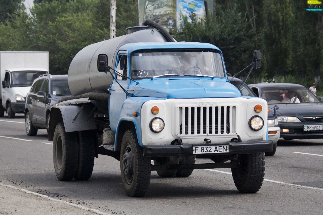 Восточно-Казахстанская область, № F 832 AEN — ГАЗ-53-12