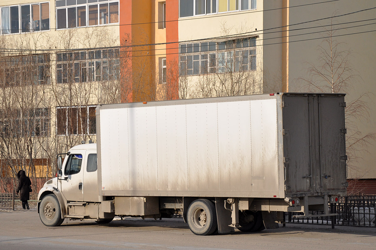 Московская область, № О 168 ХК 190 — Freightliner Business Class M2