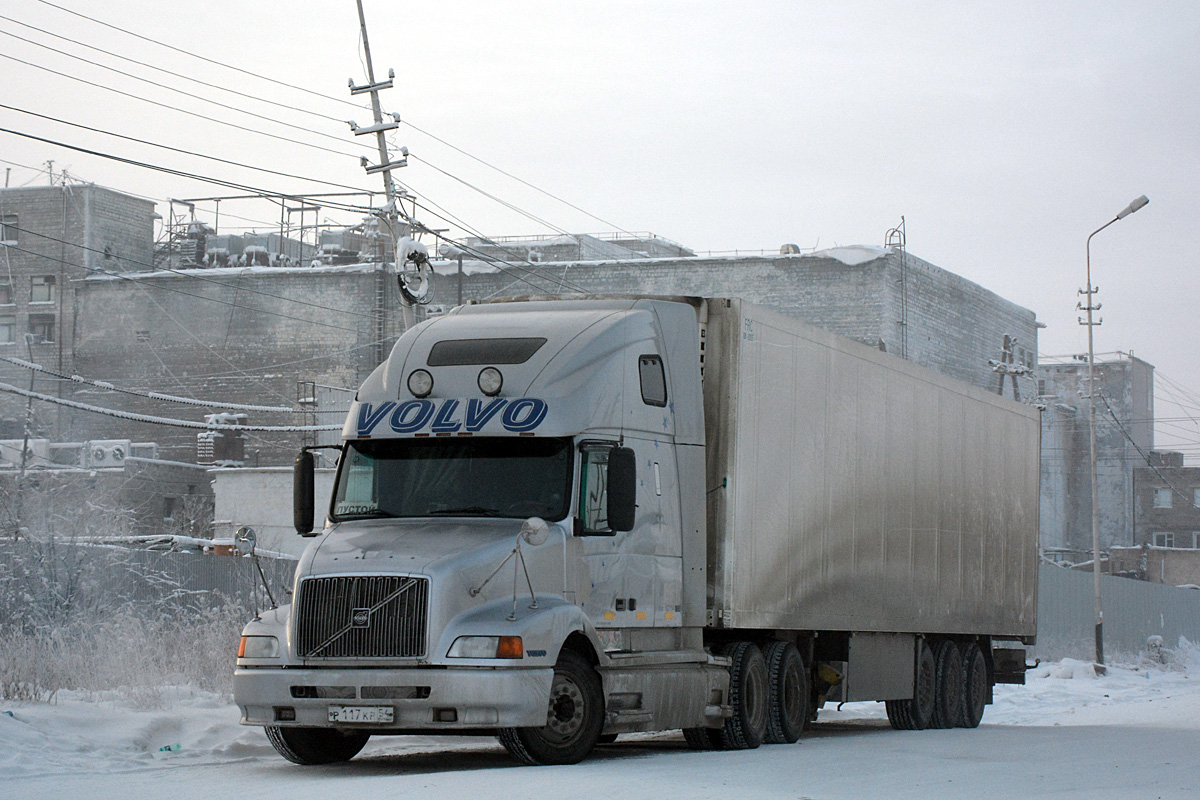 Новосибирская область, № Р 117 КР 54 — Volvo VNL660