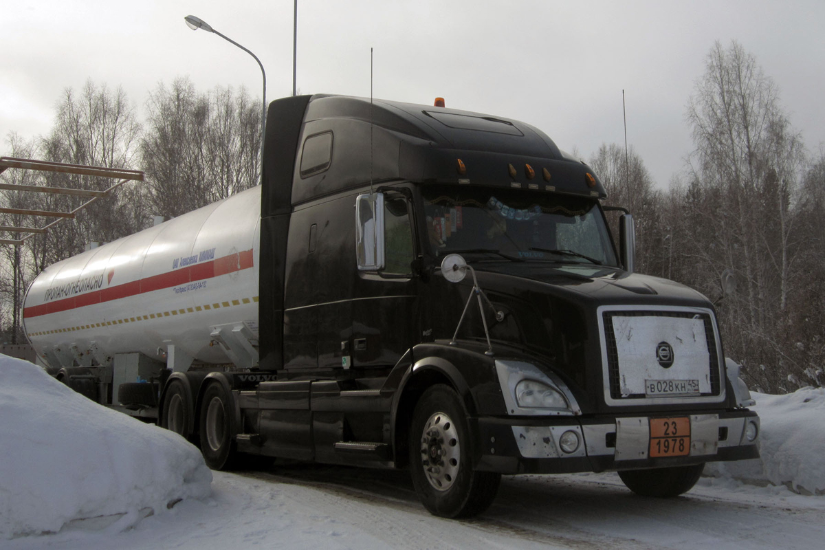 Курганская область, № В 028 КН 45 — Volvo VNL670