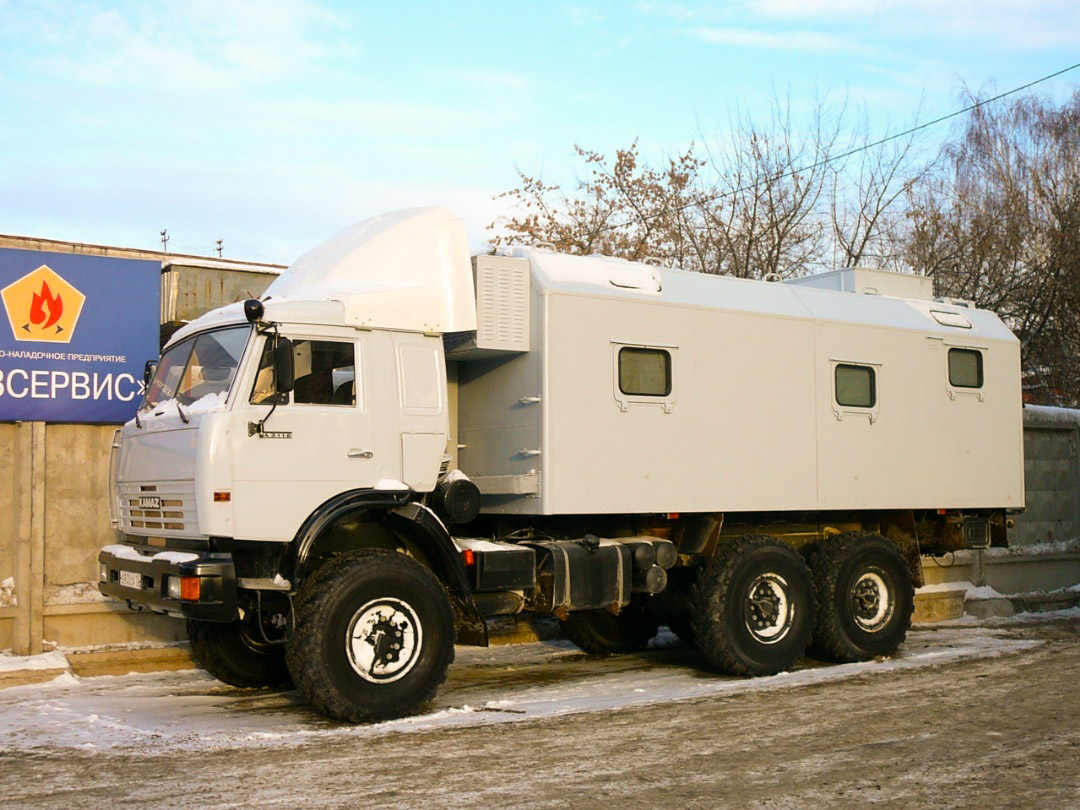 Удмуртия, № Е 900 ОА 18 — КамАЗ-43118-15 [43118R]