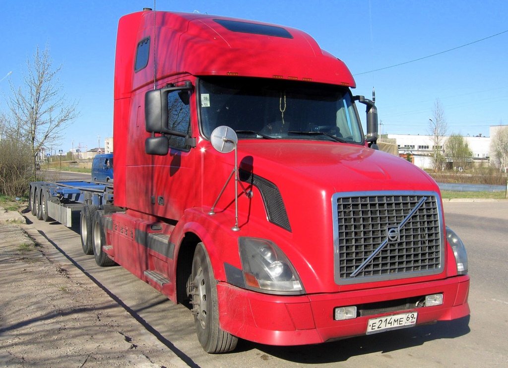 Тверская область, № Е 214 МЕ 69 — Volvo VNL670