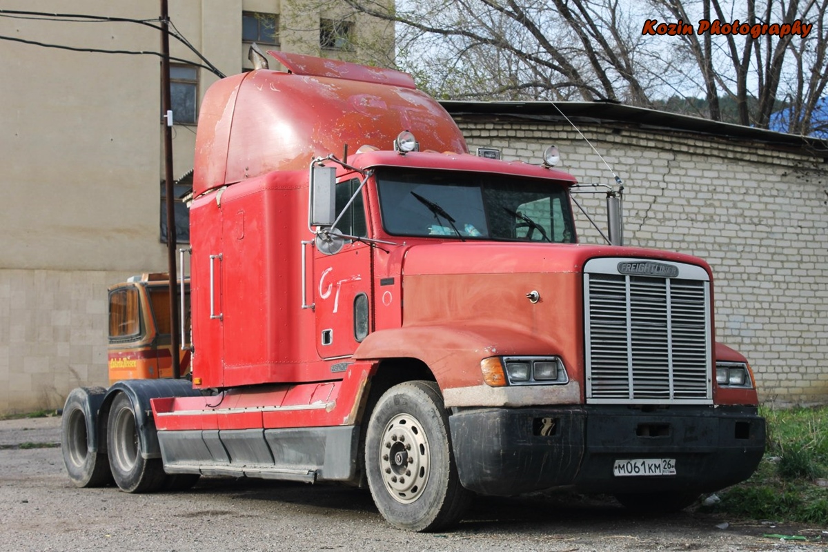 Краснодарский край, № М 061 КМ 26 — Freightliner FLD 120