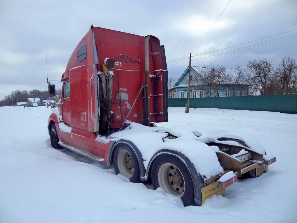 Тверская область, № О 042 АВ 93 — Freightliner Columbia