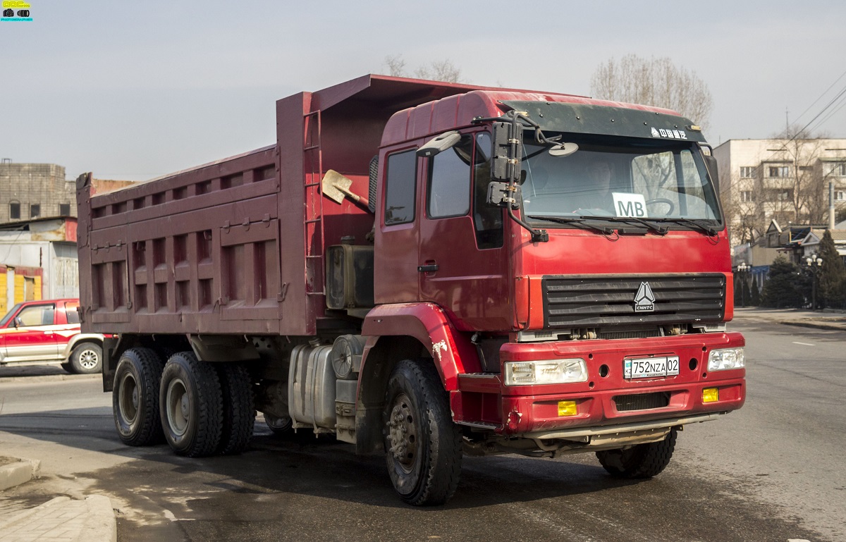 Алматы, № 752 NZA 02 — Sinotruk SWZ10 Golden Prince