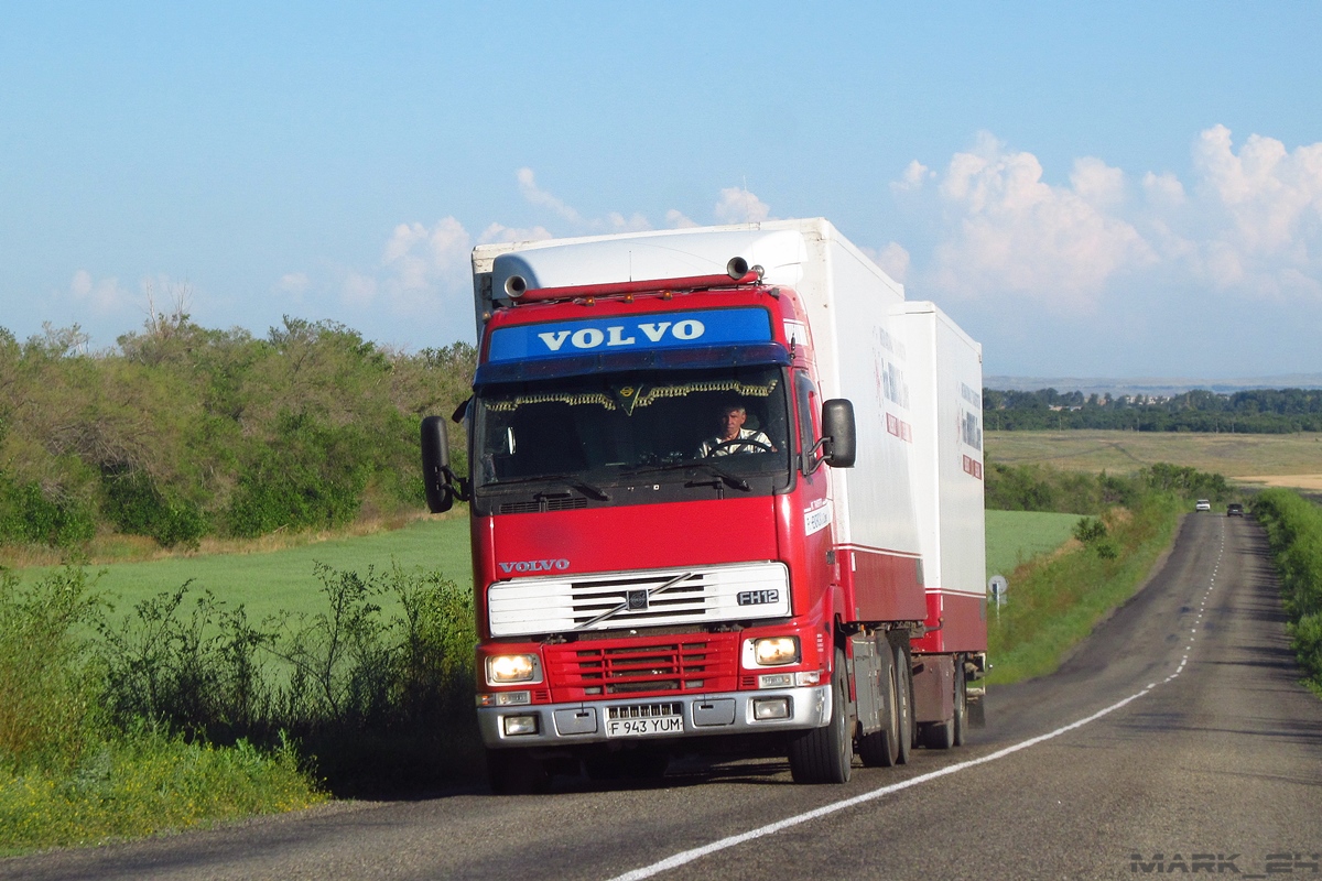 Восточно-Казахстанская область, № F 943 YUM — Volvo ('1993) FH12.420