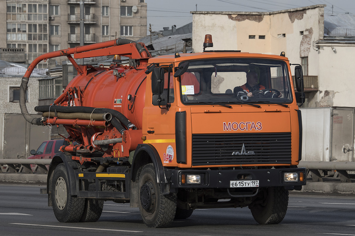 Москва, № Е 615 ТУ 197 — МАЗ-5337A2