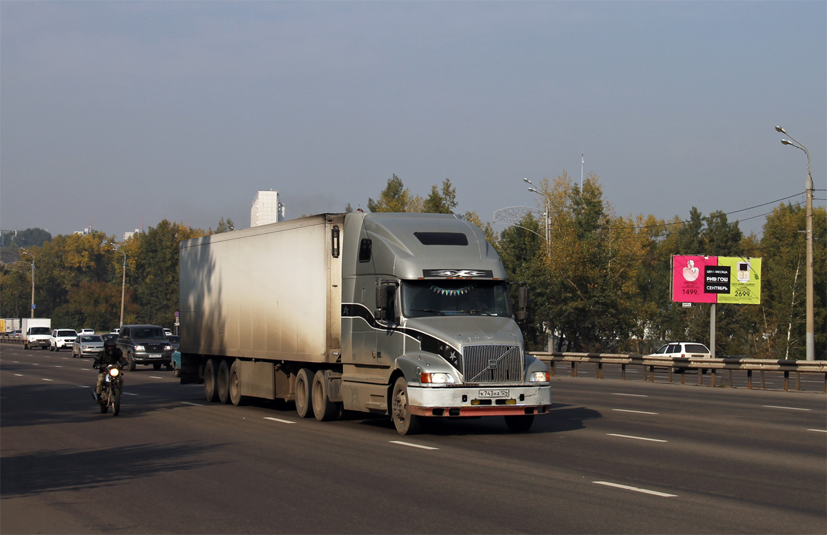 Красноярский край, № К 743 НА 124 — Volvo VNL660