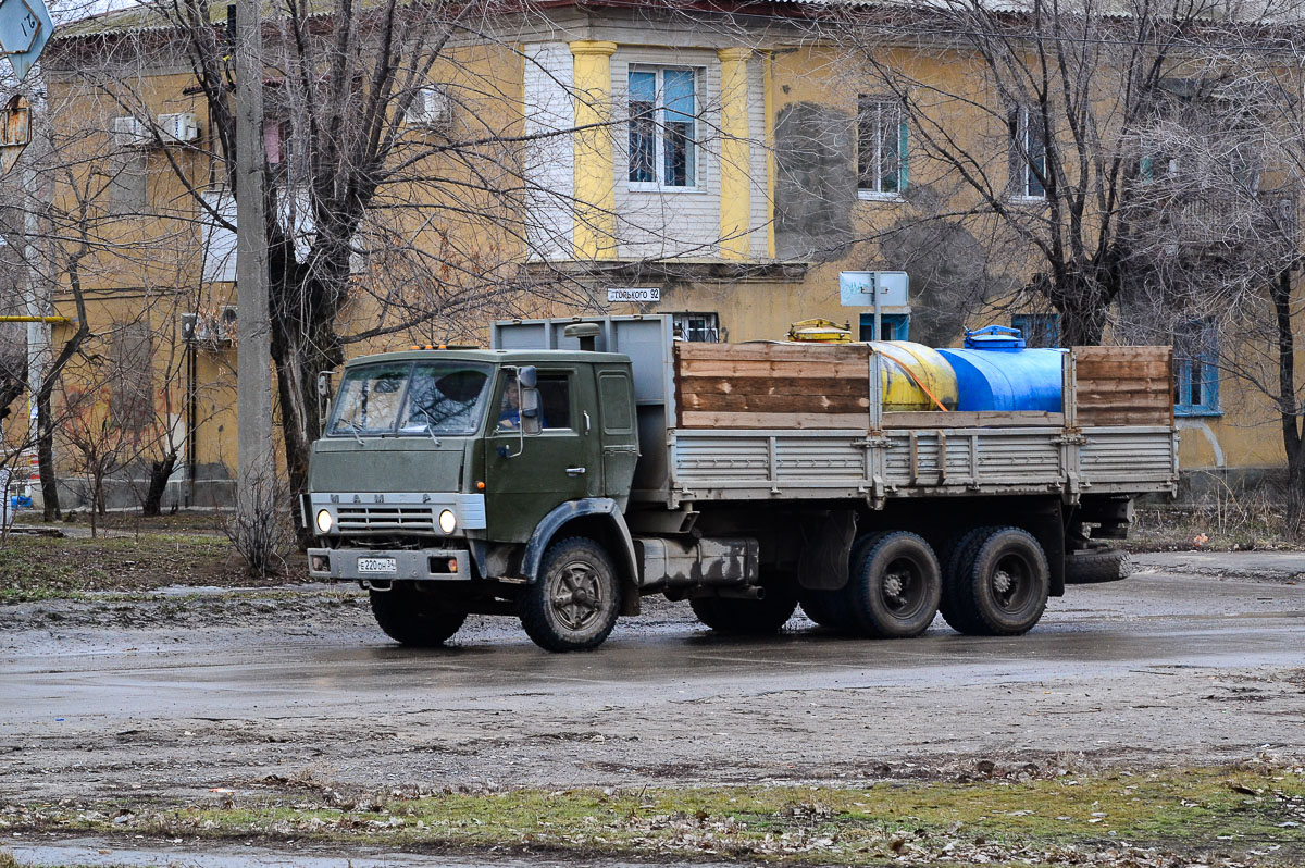 Волгоградская область, № Е 220 ОН 34 — КамАЗ-53212