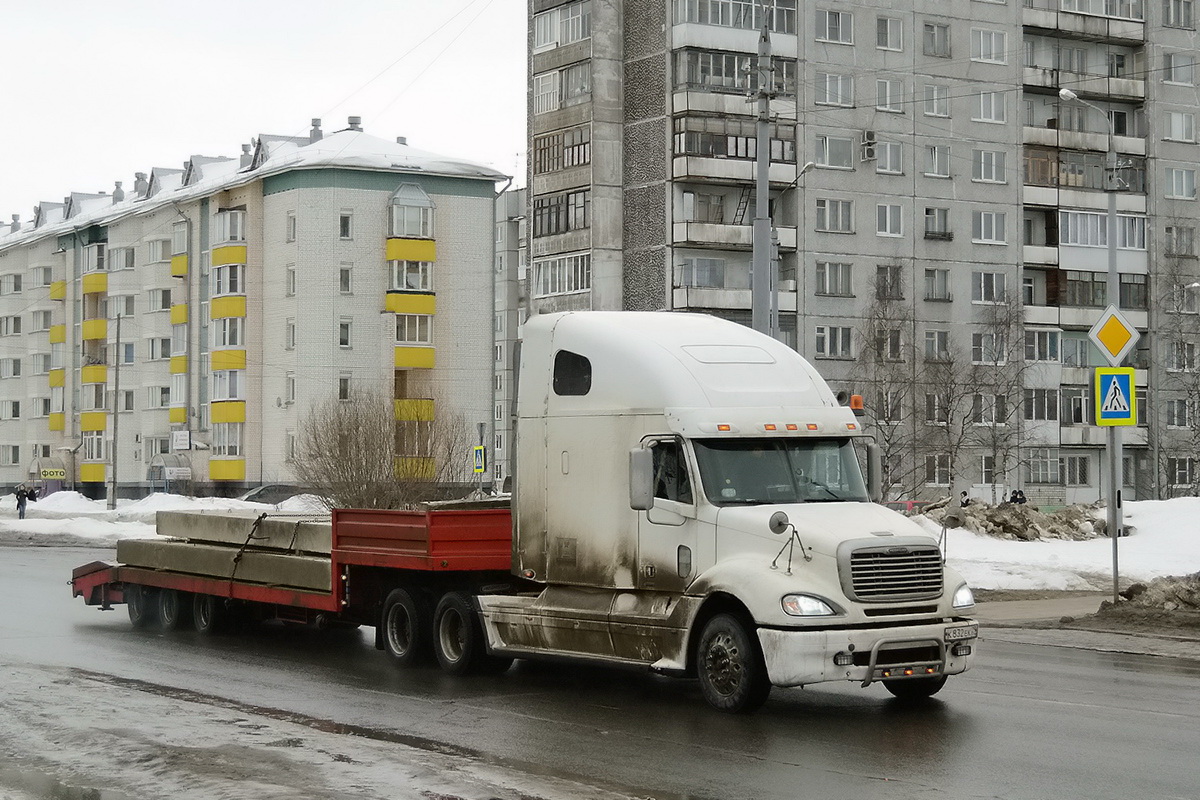 Архангельская область, № К 832 ЕК 29 — Freightliner Columbia